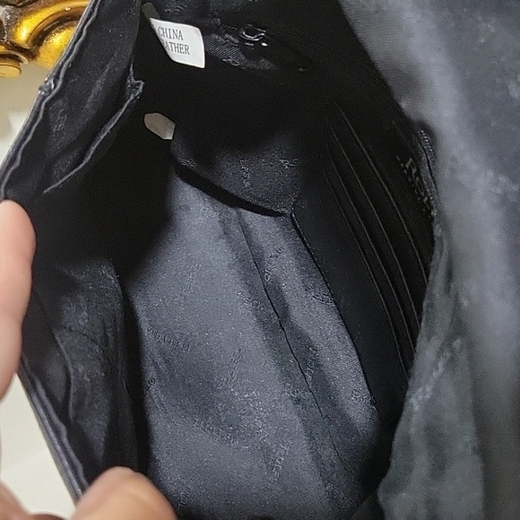 ROLFS Soft black leather shoulder bag Dimensions 10 in X 10 in X 3.5 in - Picture 14 of 16